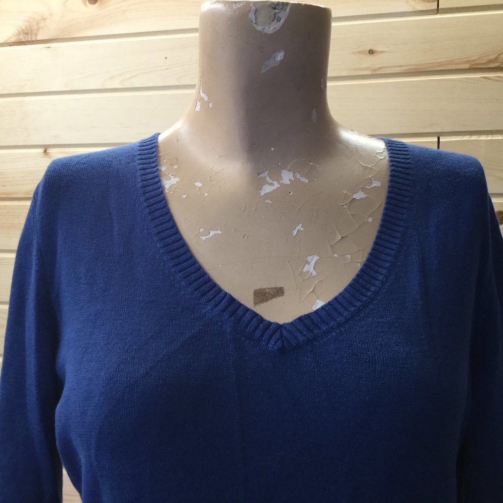 Ann Taylor Loft Top Light Sweater M V-Neck